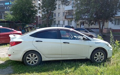 Hyundai Solaris II рестайлинг, 2012 год, 725 000 рублей, 3 фотография