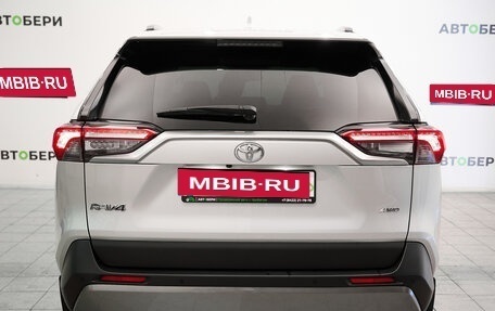 Toyota RAV4, 2021 год, 3 560 000 рублей, 4 фотография