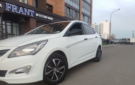 Hyundai Solaris II рестайлинг, 2015 год, 880 000 рублей, 2 фотография