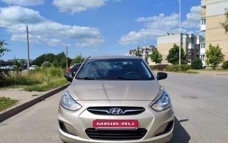 Hyundai Solaris II рестайлинг, 2013 год, 850 000 рублей, 2 фотография