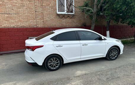 Hyundai Solaris II рестайлинг, 2022 год, 1 850 000 рублей, 2 фотография