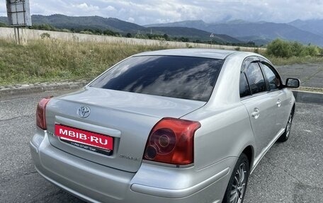 Toyota Avensis III рестайлинг, 2005 год, 904 000 рублей, 3 фотография