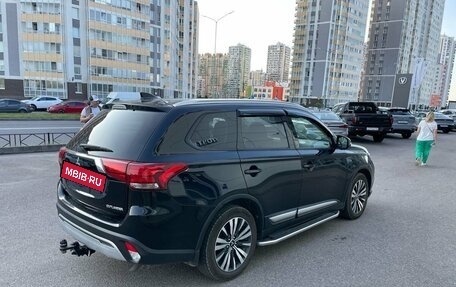 Mitsubishi Outlander III рестайлинг 3, 2019 год, 1 750 000 рублей, 3 фотография