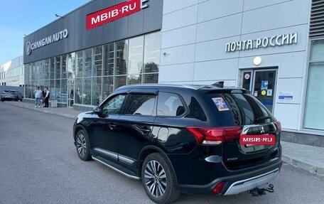 Mitsubishi Outlander III рестайлинг 3, 2019 год, 1 750 000 рублей, 4 фотография