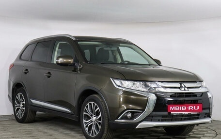 Mitsubishi Outlander III рестайлинг 3, 2018 год, 2 299 000 рублей, 3 фотография