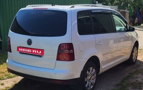 Volkswagen Touran III, 2010 год, 1 060 000 рублей, 4 фотография