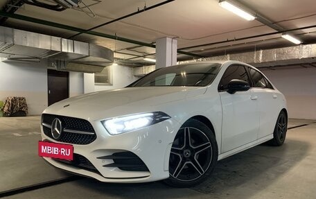 Mercedes-Benz A-Класс, 2019 год, 2 700 000 рублей, 3 фотография