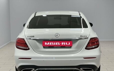 Mercedes-Benz E-Класс, 2018 год, 3 450 000 рублей, 4 фотография