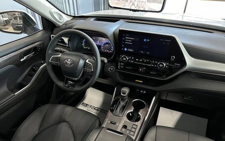 Toyota Highlander, 2023 год, 7 750 000 рублей, 24 фотография