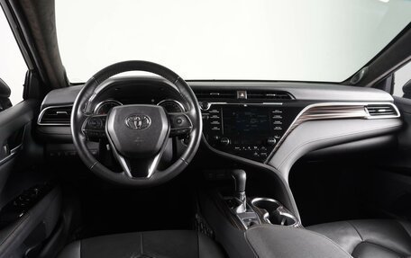 Toyota Camry, 2018 год, 3 670 000 рублей, 6 фотография