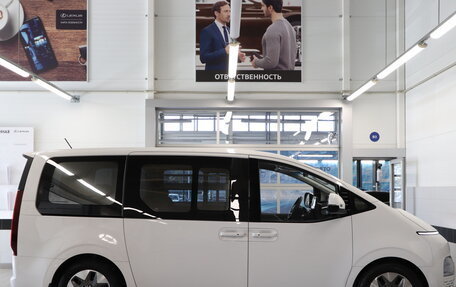 Hyundai Staria, 2021 год, 4 990 000 рублей, 3 фотография