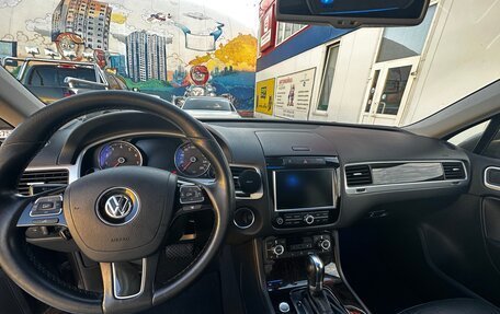 Volkswagen Touareg III, 2011 год, 2 190 000 рублей, 10 фотография