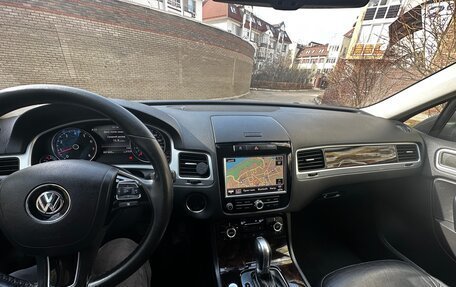 Volkswagen Touareg III, 2011 год, 2 190 000 рублей, 13 фотография