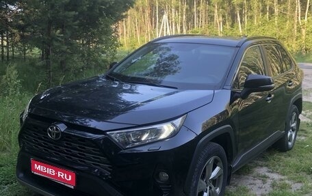 Toyota RAV4, 2019 год, 2 800 000 рублей, 1 фотография