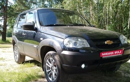 Chevrolet Niva I рестайлинг, 2015 год, 820 000 рублей, 4 фотография