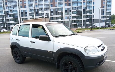 Chevrolet Niva I рестайлинг, 2016 год, 810 000 рублей, 2 фотография