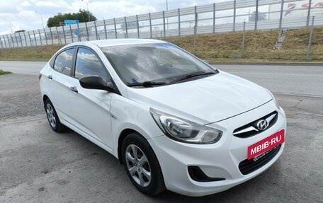 Hyundai Solaris II рестайлинг, 2013 год, 799 999 рублей, 4 фотография