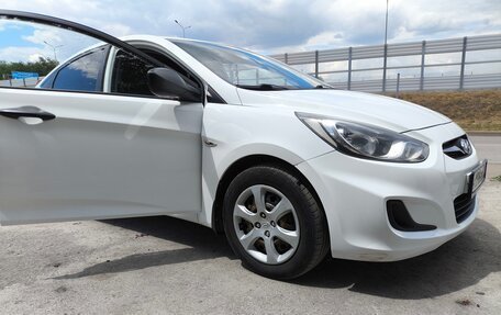 Hyundai Solaris II рестайлинг, 2013 год, 799 999 рублей, 22 фотография