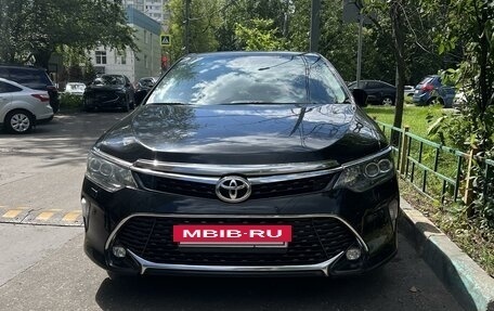 Toyota Camry, 2017 год, 2 319 000 рублей, 2 фотография