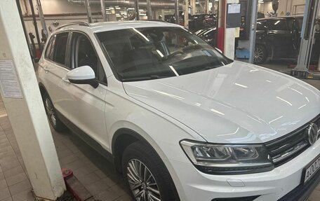 Volkswagen Tiguan II, 2019 год, 2 797 000 рублей, 3 фотография