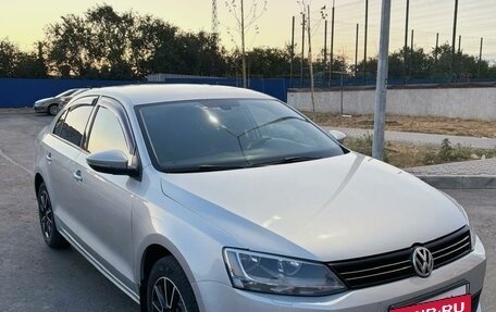 Volkswagen Jetta VI, 2013 год, 1 105 000 рублей, 2 фотография