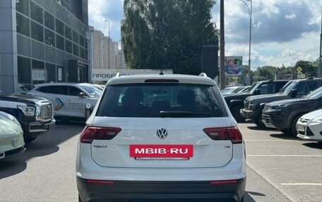 Volkswagen Tiguan II, 2017 год, 1 999 000 рублей, 5 фотография