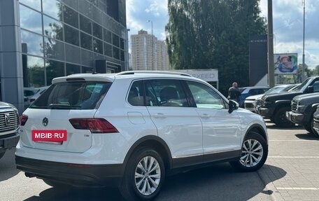 Volkswagen Tiguan II, 2017 год, 1 999 000 рублей, 6 фотография