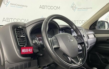 Mitsubishi Outlander III рестайлинг 3, 2018 год, 1 999 900 рублей, 10 фотография