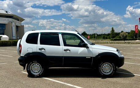 Chevrolet Niva I рестайлинг, 2017 год, 950 000 рублей, 4 фотография