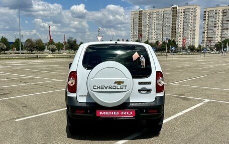 Chevrolet Niva I рестайлинг, 2017 год, 950 000 рублей, 6 фотография