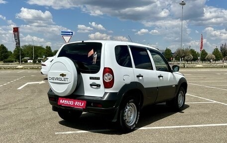 Chevrolet Niva I рестайлинг, 2017 год, 950 000 рублей, 5 фотография