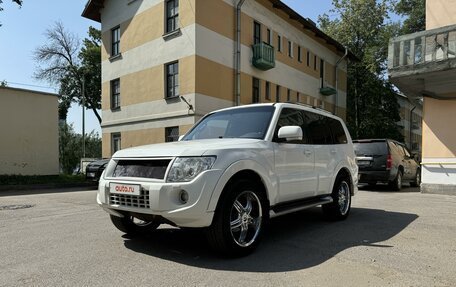 Mitsubishi Pajero IV, 2013 год, 2 350 000 рублей, 2 фотография