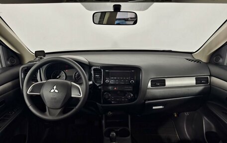 Mitsubishi Outlander III рестайлинг 3, 2012 год, 1 175 000 рублей, 12 фотография