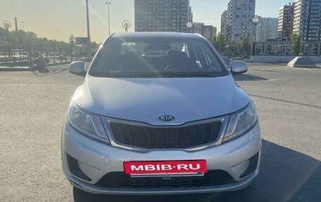 KIA Rio III рестайлинг, 2013 год, 750 000 рублей, 2 фотография