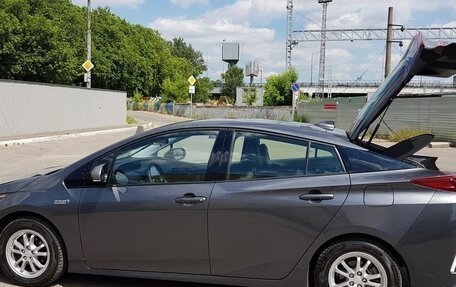 Toyota Prius IV XW50, 2017 год, 2 200 000 рублей, 7 фотография