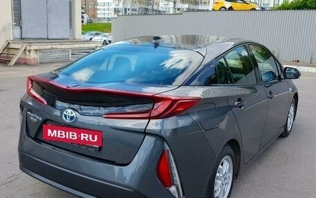 Toyota Prius IV XW50, 2017 год, 2 200 000 рублей, 6 фотография