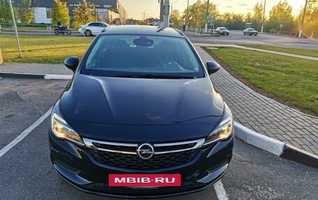 Opel Astra K, 2018 год, 1 390 000 рублей, 2 фотография