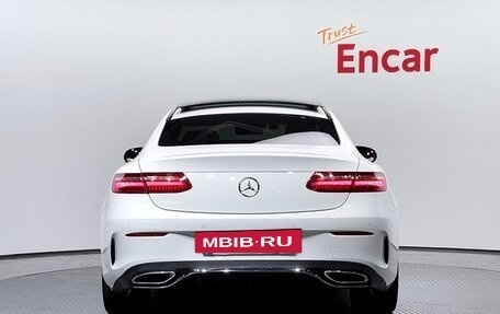 Mercedes-Benz E-Класс, 2019 год, 3 470 000 рублей, 4 фотография