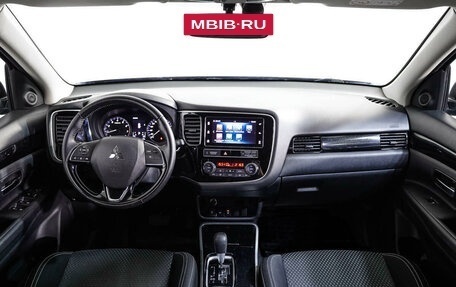 Mitsubishi Outlander III рестайлинг 3, 2020 год, 2 489 000 рублей, 11 фотография