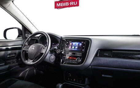 Mitsubishi Outlander III рестайлинг 3, 2020 год, 2 489 000 рублей, 10 фотография