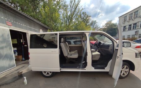 Volkswagen Transporter T5 рестайлинг, 2013 год, 1 765 000 рублей, 2 фотография