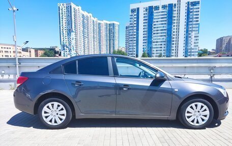 Chevrolet Cruze II, 2010 год, 730 000 рублей, 6 фотография