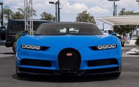 Bugatti Chiron, 2018 год, 297 550 016 рублей, 1 фотография