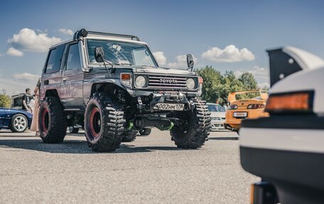 Toyota Land Cruiser 70, 1988 год, 3 300 000 рублей, 5 фотография