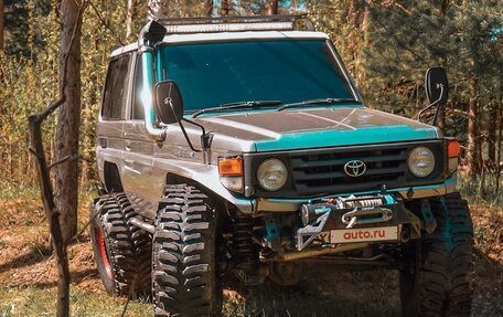 Toyota Land Cruiser 70, 1988 год, 3 300 000 рублей, 3 фотография