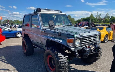 Toyota Land Cruiser 70, 1988 год, 3 300 000 рублей, 6 фотография