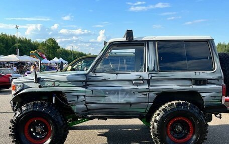 Toyota Land Cruiser 70, 1988 год, 3 300 000 рублей, 7 фотография