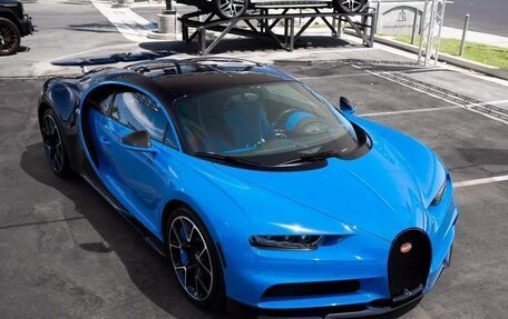 Bugatti Chiron, 2018 год, 297 550 016 рублей, 11 фотография