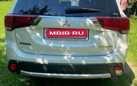 Mitsubishi Outlander III рестайлинг 3, 2018 год, 1 900 000 рублей, 16 фотография