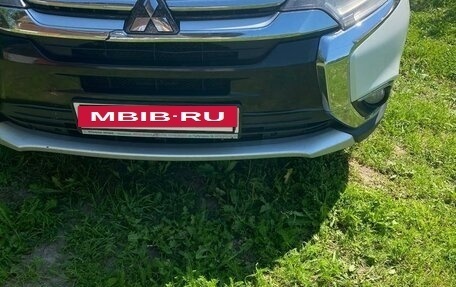 Mitsubishi Outlander III рестайлинг 3, 2018 год, 1 900 000 рублей, 12 фотография